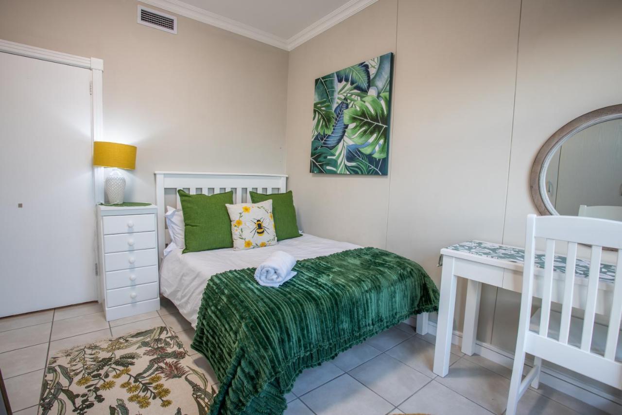 Stay At The Point - Triumphant Tropical Tranquility Durban Bagian luar foto