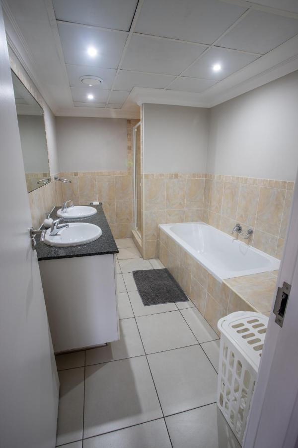 Stay At The Point - Triumphant Tropical Tranquility Durban Bagian luar foto