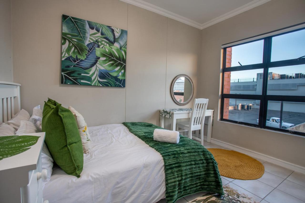 Stay At The Point - Triumphant Tropical Tranquility Durban Bagian luar foto